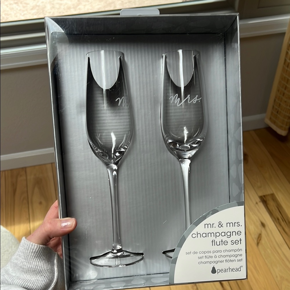 Pearhead Mr. & Mrs. Champagne Flute Set